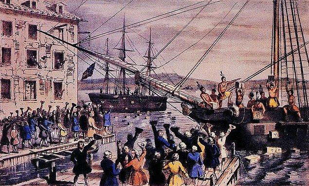 1773 - Boston Çay Partisi: Amerikan kolonistler çay vergilerini protesto etmek için Boston limanındaki üç İngiliz gemisine girip 300'den fazla çay sandığını denize döktüler.