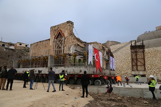 Sular Altında Kalacak 12 Bin Yıllık Hasankeyf'teki Son Eser Er-Rızk Camii de Taşındı