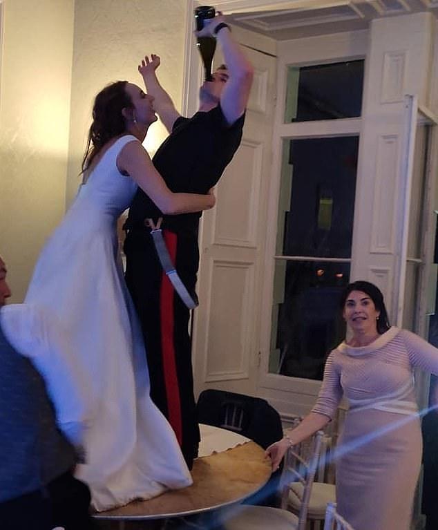 В Великобритании молодожены решили разойтись прямо во время свадьбы
