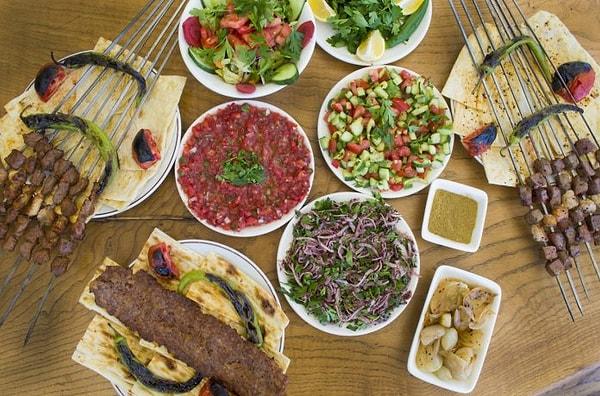 9. Sakatatla yapılan hangi yemek bir Adana yemeğidir?