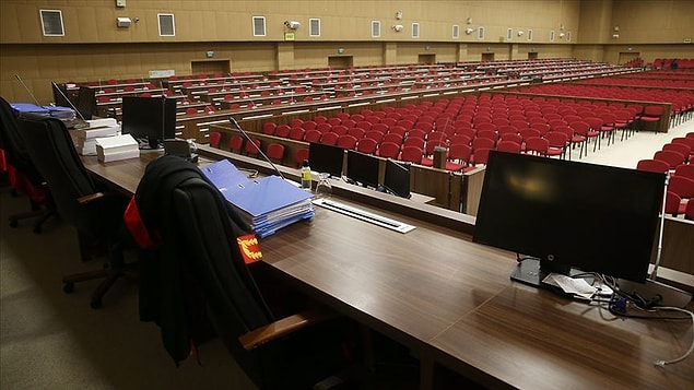 "Kampüs müdürü bizi tehdit ederek uzaklaştırdı"