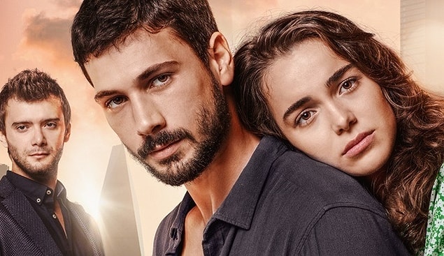 'Aşk Ağlatır' da aslında fena gitmiyordu ama Almanya'dan bizim oğlan gelecek, ne yaparsın? Kanallar yavaş yavaş yeni diziler için günleri boşaltmaya başladı. 22 Aralık Pazar günü son bölümü yayınlanacak.