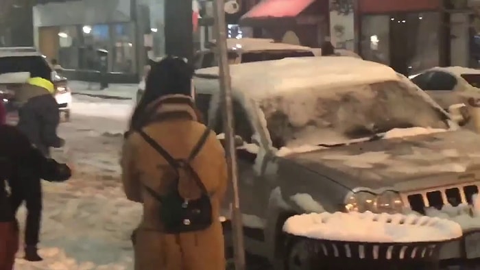 Devriye Gezen Polislerin Kar Topu Savaşına Katıldıkları Muhteşem Anlar!