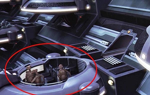 9. The Phantom Menace'taki senato odalarından birisi E.T.'ye benzeyen yaratıklarla dolu.