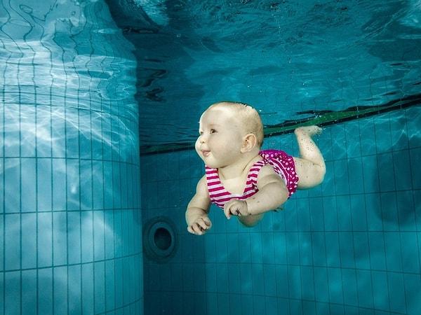 1. Bütün bebekler suyun altında ağızları açık yüzebilirler.