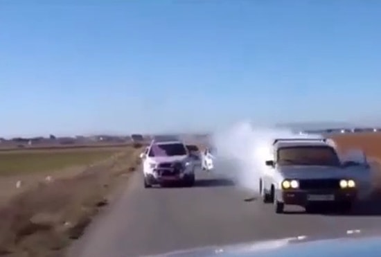 Düğün Konvoyunda Duman Altı Olan Toros'un En Kral Aksiyon Filmlerinde Göremeyeceğiniz Görüntüsü!