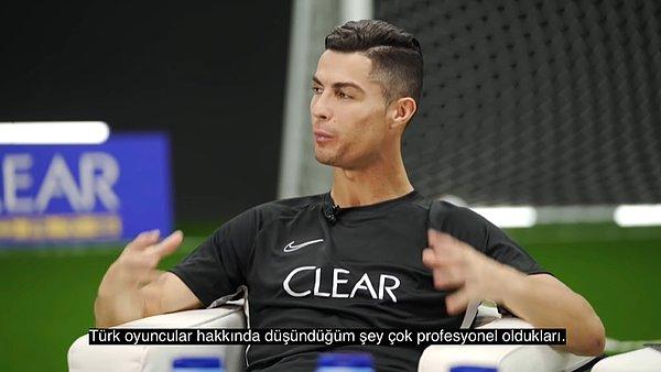 Clear sponsorluğunda gerçekleşen buluşmada Ronaldo ile uzun uzun sohbet eden Berkcan Güven, Ronaldo'ya Türkiye'yi ve Türk futbolcuları sordu.