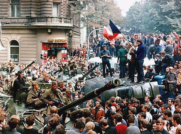 1968 - Çekoslovakya'da iktidara Prag Baharı'nı başlatacak olan Alexander Dubček geldi.