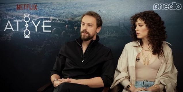 Ama tabii oyunculukmuş, çekimlermiş, Göbeklitepe'ymiş... Bunları göz ardı eden magazin sayfaları Melisa Şenolsun ile Metin Akdülger'in dördüncü bölümdeki sevişme sahnelerine yoğunlaştı.
