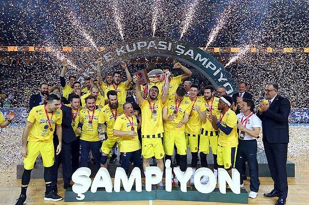 7. Basketbolda Erkekler Türkiye Kupası'nı finalde Anadolu Efes'i yenerek kazanan Fenerbahçe Beko, 6. kez kupada şampiyonluk sevinci yaşadı.