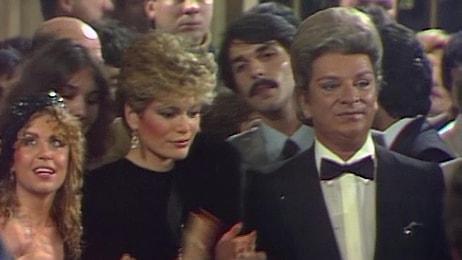 1983 Yılından: Zeki Müren ve Ajda Pekkan'ın Eşsiz Dansı Eşliğinde Ünlüler Korosu!