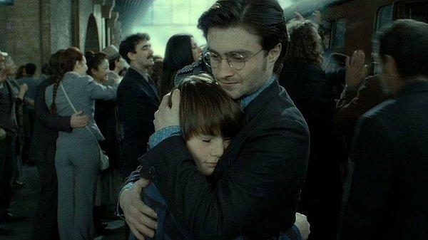 8. Warner Bros. yeni bir Harry Potter filmiyle, ana hikayenin 20 yıl sonrasında geçecek bir seri başlatmayı planlıyor.
