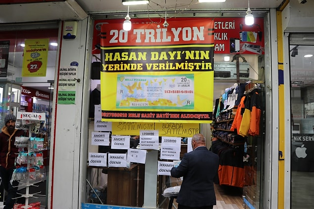 Seyyar bayiye ‘Amorti çıktı mı?’ diye biletini kontrol ettirirken milyoner olduğunu öğrendi