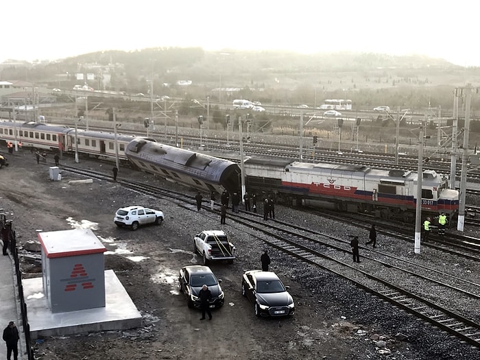 Ankara'da, Behiçbey Tren İstasyonunda Vagon Raydan Çıkarak Devrildi