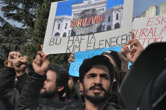 İstanbul Üniversitesi'ndeki Protestoda Öğrencilere Copla Saldırmıştı: Bir Polis Görevden Uzaklaştırıldı
