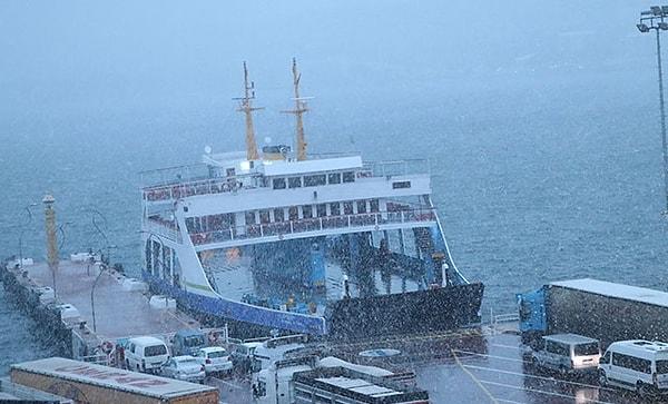 9. Marmara ve Kuzey Ege, şiddetli poyraza teslim oldu. Adalara sefer yapan feribot seferleri, kötü hava koşulları sebebiyle iptal edildi.