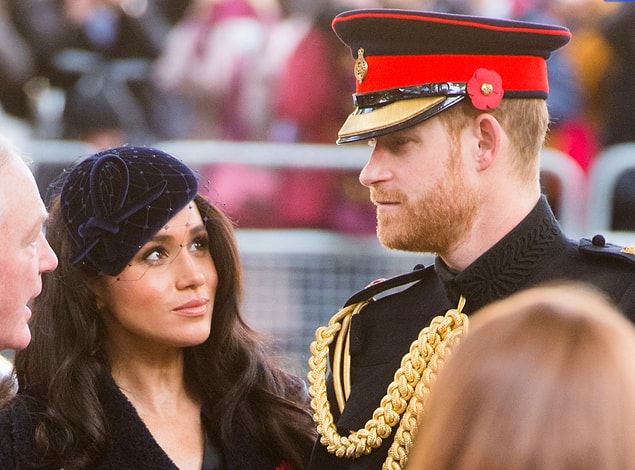Bu büyük haberin ardından birçok insan Meghan'ı suçladı. Harry'nin gözünün kör olduğunu, Meghan'ın onu ailesinden uzaklaştırdığını iddia ettiler.
