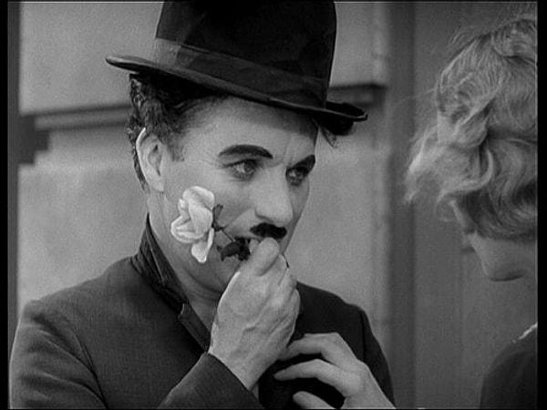 1. Charlie Chaplin... birçok kişiyle beraber olmuş.