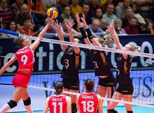 2020 CEV Tokyo Olimpiyatları Avrupa Kıta Elemeleri’nde mücadele eden A Milli Kadın Voleybol Takımımız, finalde Almanya ile karşı karşıya geldi.
