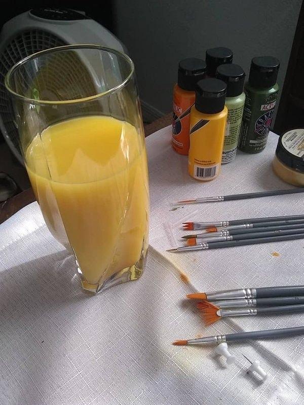 8. Sulu boyayı portakal suyu sanıp içebilirler...