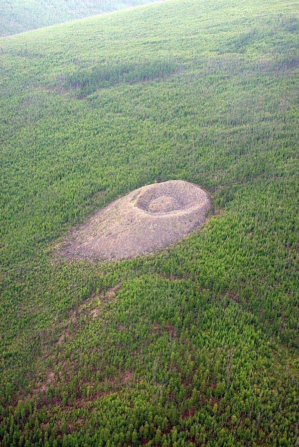 7. Sibirya'da oluşan ve tam olarak nedeni hala bulunamayan bu kraterin adı: Patomskiy...