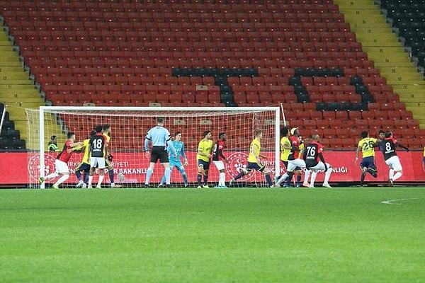 Fenerbahçe, Süper Lig'de ikinci yarının ilk maçında Gaziantep FK’ye konuk oldu.