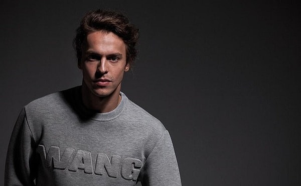 11. Метин Акдюльгер