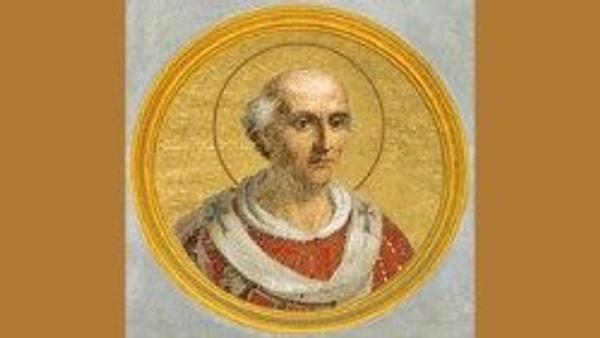 Altın alyans fikrini ilk kez 860'lı yıllarda Papa Nicolas ortaya atmış. Böylece nişan ve düğün yüzüğü birbirinden ayrılmış.