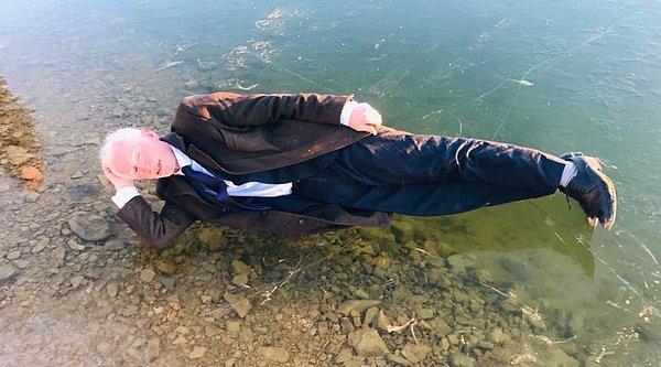 8. Bayburt'taki Gökçedere Gölü dondu. Vatandaşlar gölde hatıra fotoğrafı çekilmek isteyince ortaya ilginç görüntüler çıktı.