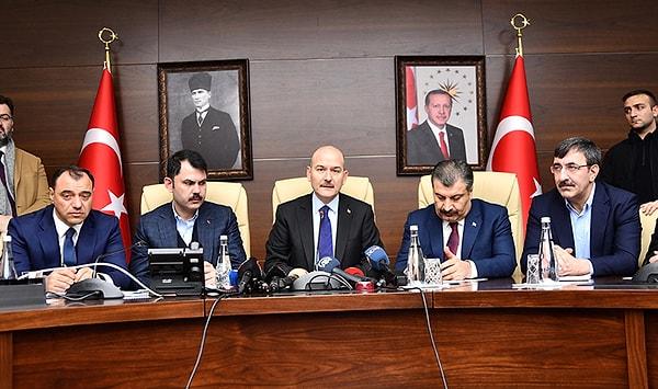 İçişleri Bakanı Soylu, Çevre ve Şehircilik Bakanı Kurum ve Elazığ Valisi Kaldırım ile bir basın toplantısı düzenledi.