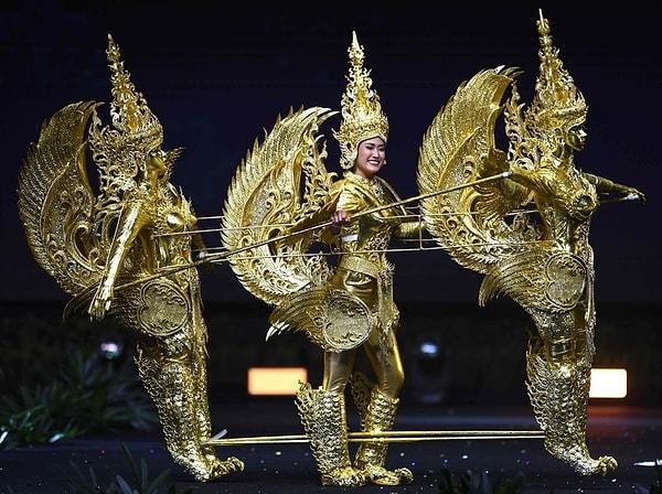 19. 2018 yılının kazananı Kinnaree adı verilen yarı kuş yarı kadın mitolojik kostümüyle Laos güzeli olmuştu.