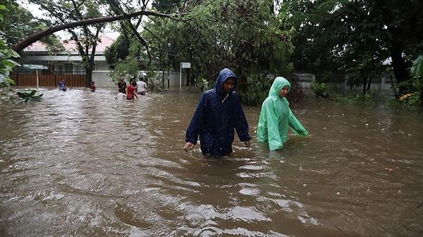 17. Endonezya'da etkili olan şiddetli yağışlar Cakarta, Depok, Bekasi, Tangerang ve Bogor kentlerinde sellere neden oldu; son 7 yılın en büyük sel felaketinde 9 kişi yaşamını yitirdi.