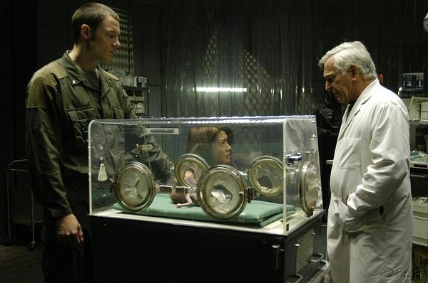 4. Battlestar Galactica (2004–2009)