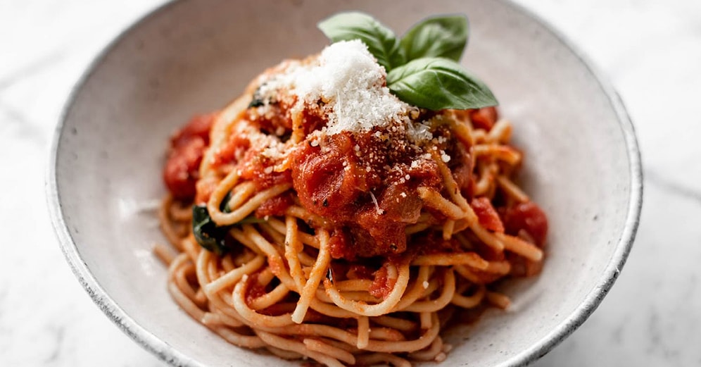 Napoliten Sos Tarifi: Kimsenin Hayır Diyemeyeceği Enfes Napoliten Sos Nasıl Yapılır?