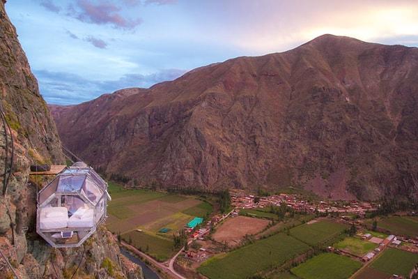 5. Peru'da bir dağda uçurumun kenarında yer alan otel odası