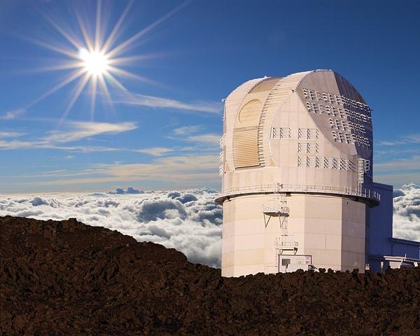 ABD'nin Hawaii Adası'na bağlı Maui Adası'ndaki bir yanardağın zirvesine yerleştirilen Inouye teleskobu, 30 kilometre çözünürlüğe sahip.