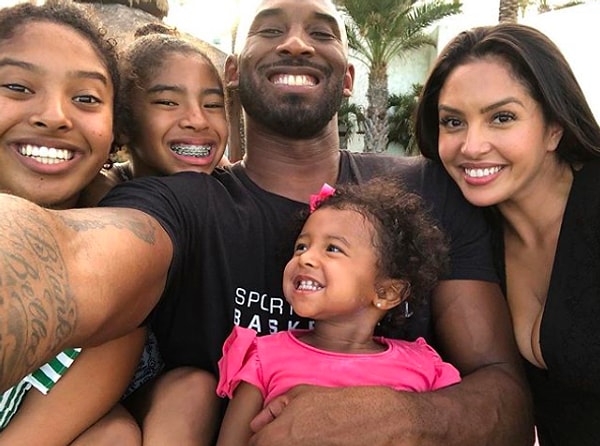 "Мы поражены внезапной потерей моего обожаемого мужа Кобе — потрясающего отца наших детей; и моей прекрасной, светлой Джианны — любящей, вдумчивой и восхитительной дочери, замечательной сестры Натальи, Бьянки и Капри."