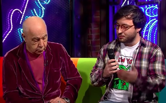 Mazhar Alanson'un "Niye bu kadar zamanını böyle bir şeye harcıyorsun?" sorusu üzerine ise genç sanatçı bu fikrin nereden çıktığını anlatmaya başlıyor. Bir ara hatta Alanson da "Çok iyi etmişsin hiç olmazsa bir şey üretiyorsun." diyor Berk'e.