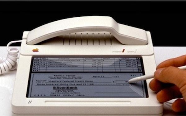 2. iPhone'un ilk dizaynı 1983 yılında yapılmış, tablete bağlı bir telefondu.