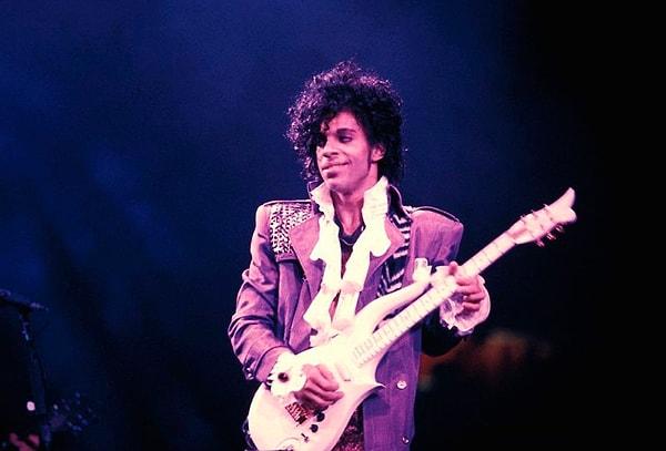 5. Prince ilk albümündeki tüm seslendirmeleri kendisi yapmış, tüm enstrümanları kendisi çalmıştır.