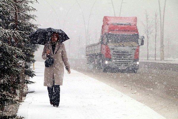 10 Şubat Pazartesi yarın Ankara'da okullar tatil olacak mı? Valilik durumla ilgili resmi bir açıklama yayınlamadı.