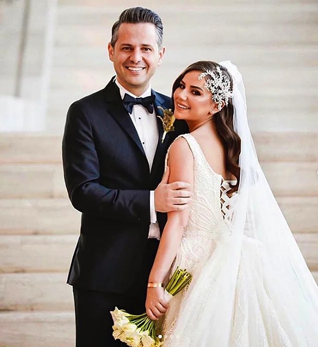 1. Merve Özbey ve Kenan Koçak'ın düğünüyle Gıybet Kazanı'nın açılışını yapalım!