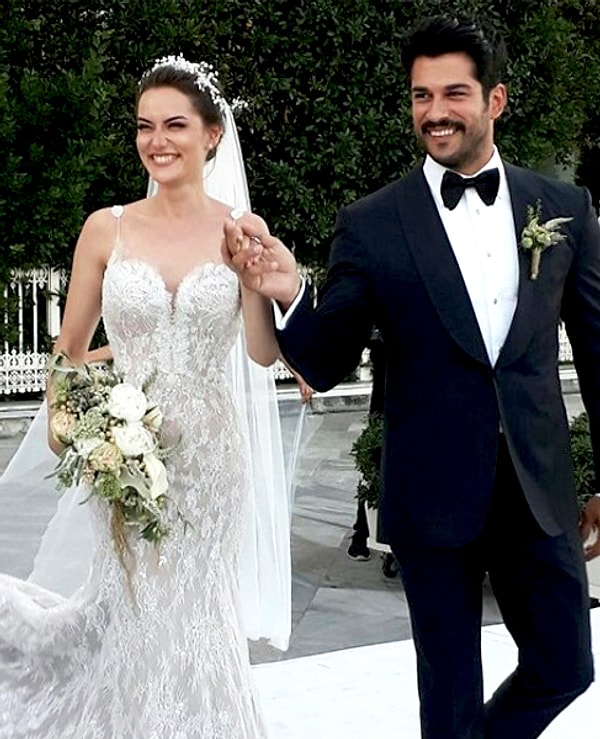 3. В дополнение ко всему, буквально днем ранее Фахрие Эджен сделала публикацию, разместив фото со своей свадьбы. Разница между объемами настолько очевидна, что подписчики актрисы тотчас заподозрили ее во второй беременности.