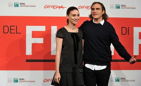 Joaquin Phoenix ve Rooney Mara'nın aşkları, 2013 yılı yapımı 'Her' filmi setinde başladı.
