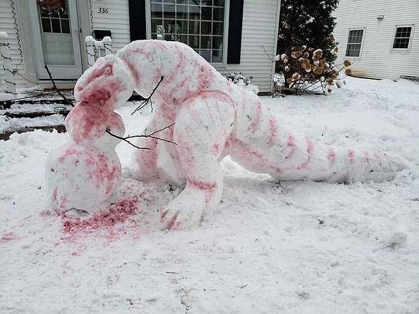 2. "Komşum kardan dinozor yaptı."