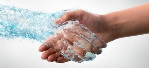 8. Tuvaletten çıkan arkadaşının ıslak eliyle senin yüzüne dokunmasına öfkelenir misin?