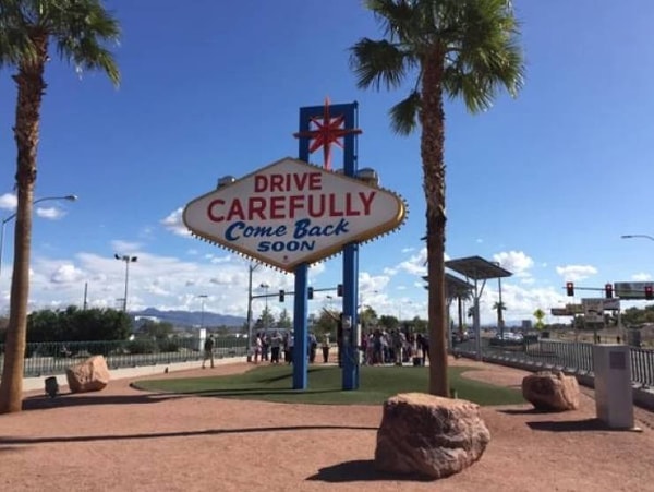 8. Оборотная сторона известного знака «Добро пожаловать в сказочный Лас-Вегас»