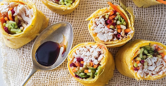 Tavuklu Omlet Rulo Tarifi: Hem Lezzet Hem Görsel Şölen Yaşatan Nefis Tavuklu Omlet Rulo Nasıl Yapılır?