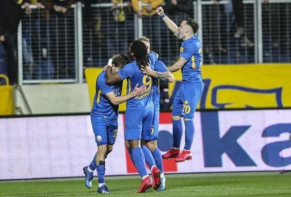 Kalan bölümde başka gol olmadı ve Ankaragücü, mücadeleden 2-1'lik galibiyetle ayrıldı.