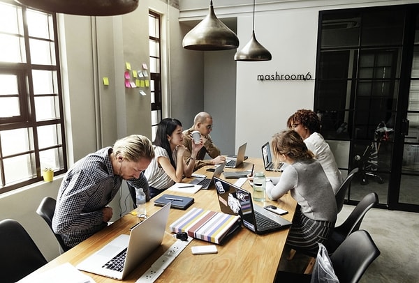 Согласно отчетам Univia, эти люди более трудолюбивы, имеют высокие показатели продаж и часто работают на руководящих должностях.